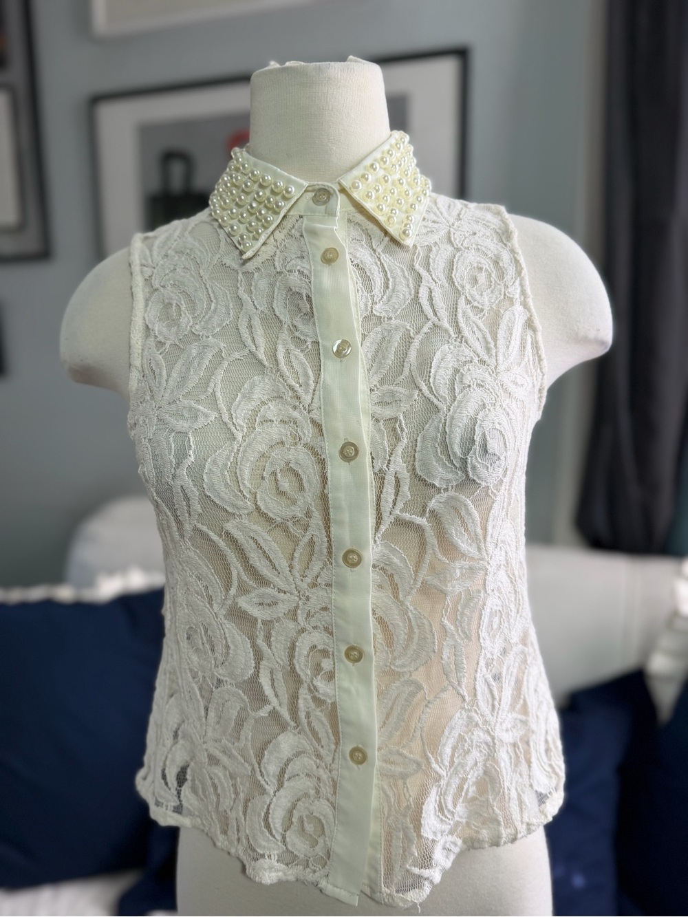 Y2K Pearl-Embellished Lace Sleeveless Blouse - Cream